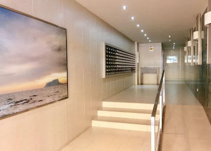 Apartment 3- Bedroom In The Centre Of With Living Room, 1 Bathroom. Calp