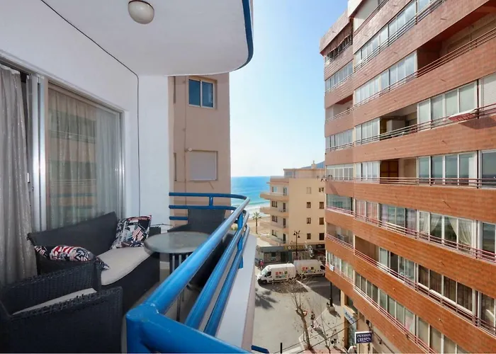 3- Bedroom In The Centre Of With Living Room, 1 Bathroom. Apartment Calp