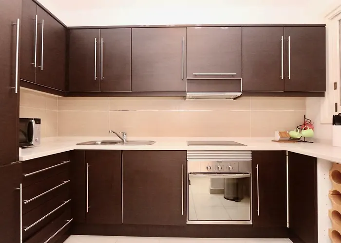 Apartment 3- Bedroom In The Centre Of With Living Room, 1 Bathroom. Calp