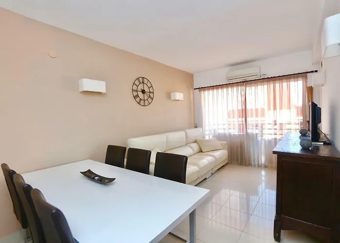 3- Bedroom In The Centre Of With Living Room, 1 Bathroom. Calp