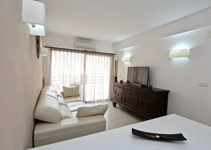3- Bedroom In The Centre Of With Living Room, 1 Bathroom. Apartment Calp